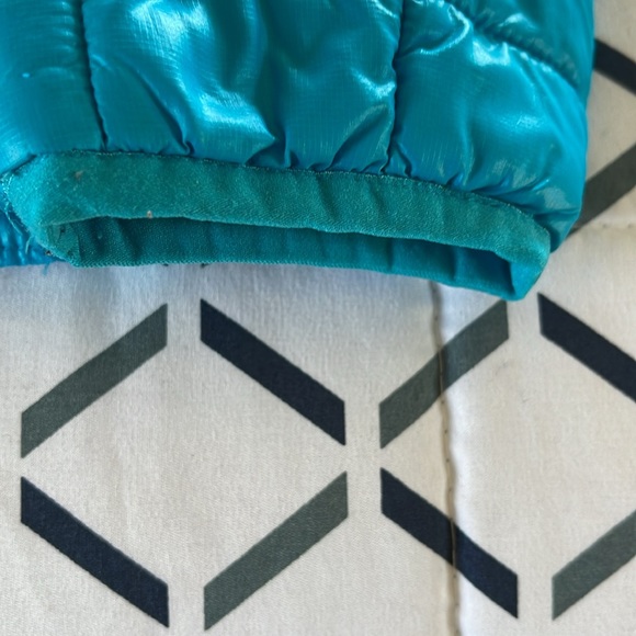 Girls The North Face jacket teal in color - Picture 6 of 8